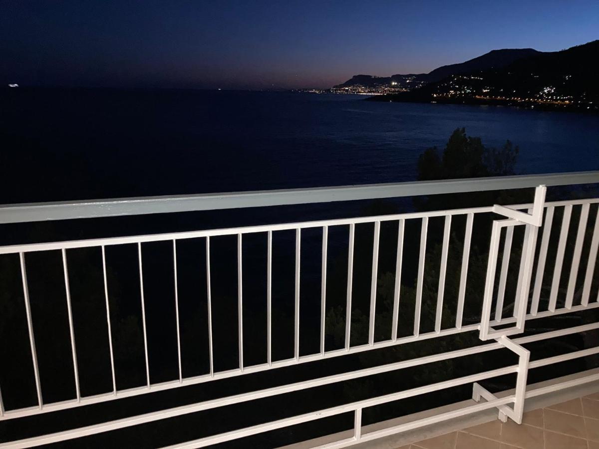 Sea And Monaco Charme View On The Beach Ventimiglia Exteriör bild